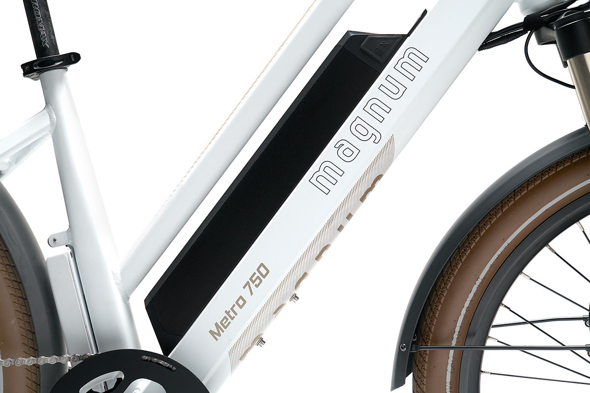 #Magnum_Metro_750_Low_Step #Electric_Bicycle #Battery #Magnum #Voltaire_Cycles_Verona